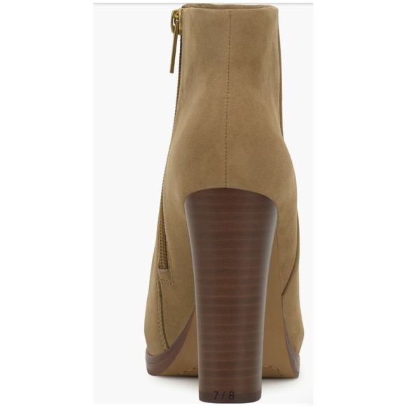 Vince Camuto-Cayelsa Platform Bootie (Women) Size 9M
NWOB - Picture 7 of 7